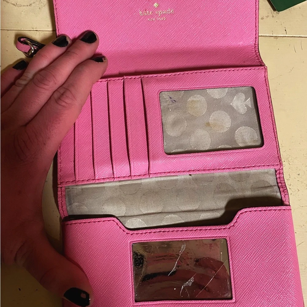 Kate Spade ♠️ wallet! In good condition ♠️Great wallet!! Super cute! ♠️ - Picture 3 of 4